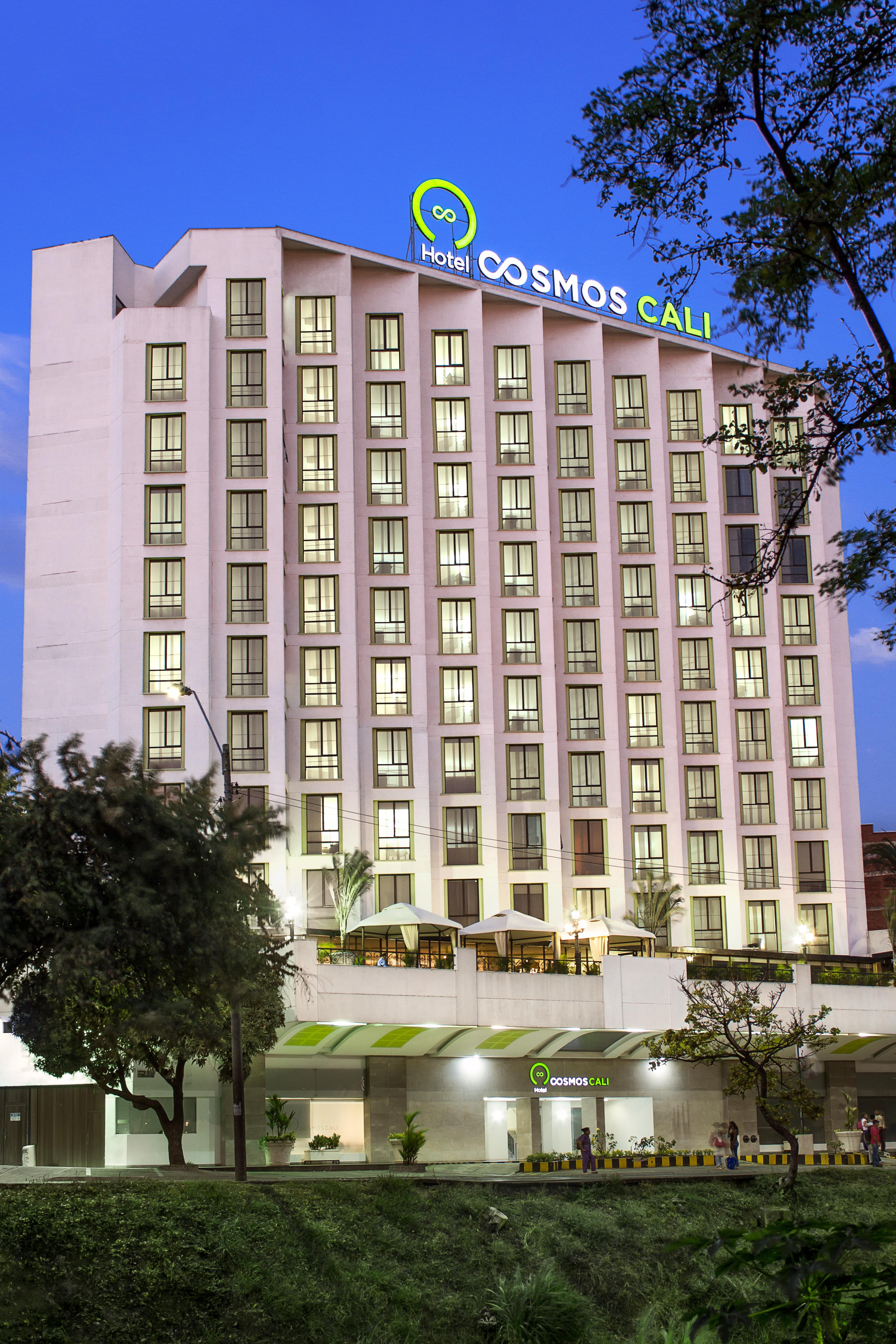 Hotel Cosmos Кали Екстериор снимка