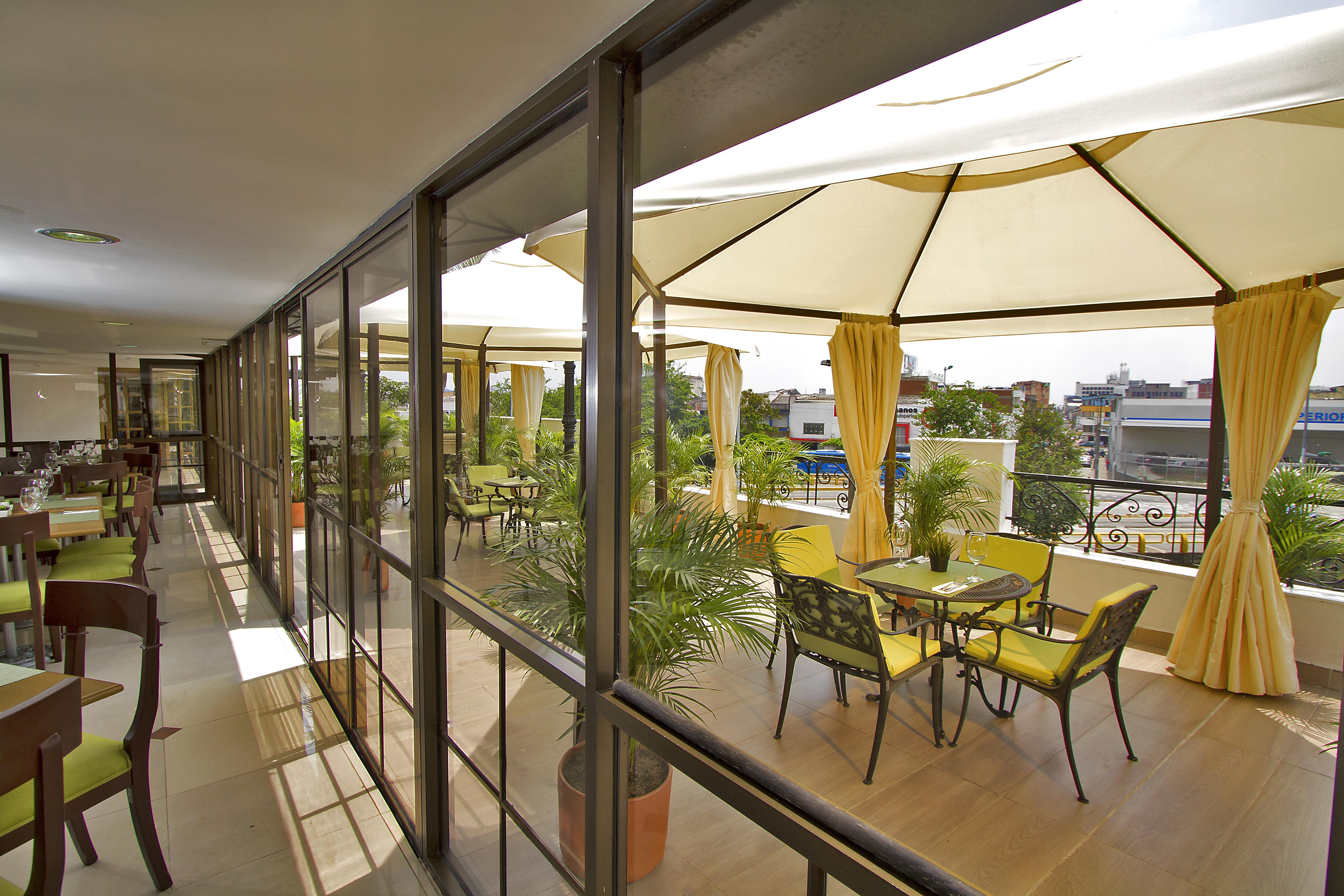 Hotel Cosmos Кали Екстериор снимка
