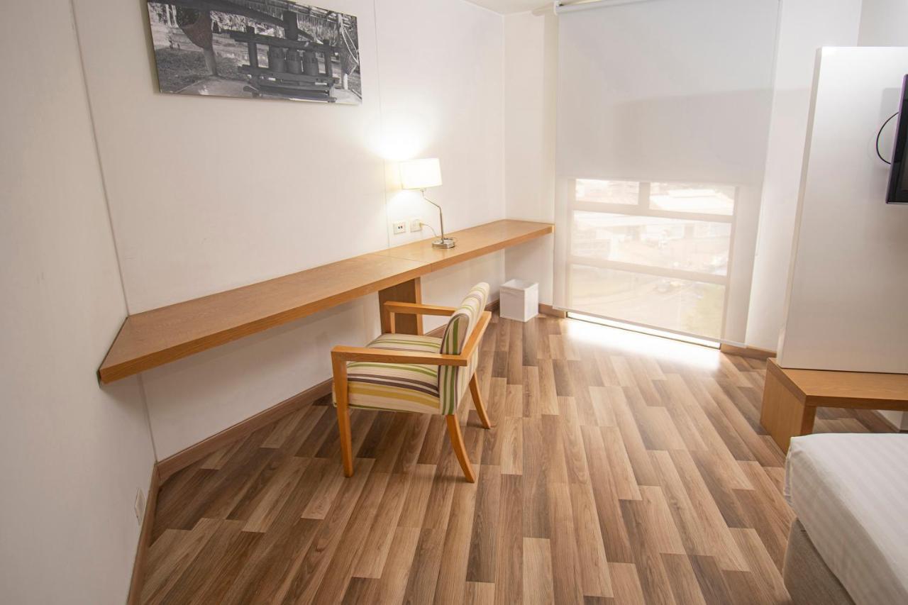 Hotel Cosmos Кали Екстериор снимка