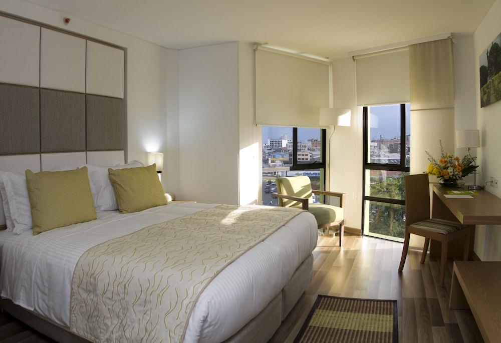 Hotel Cosmos Кали Екстериор снимка