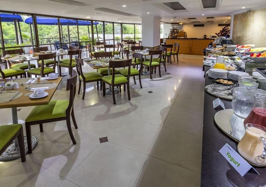 Hotel Cosmos Кали Екстериор снимка
