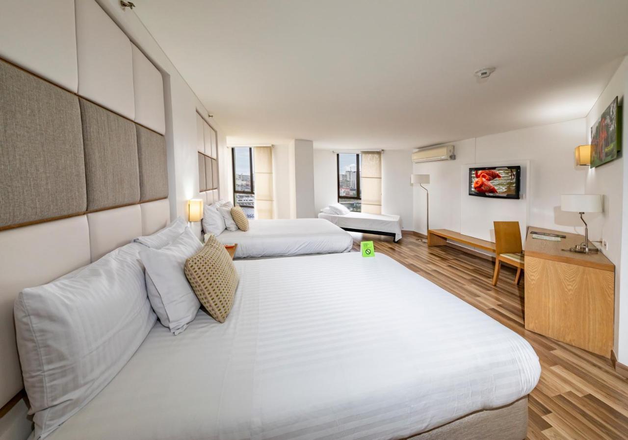 Hotel Cosmos Кали Екстериор снимка
