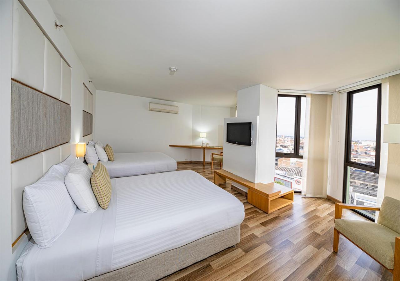Hotel Cosmos Кали Екстериор снимка