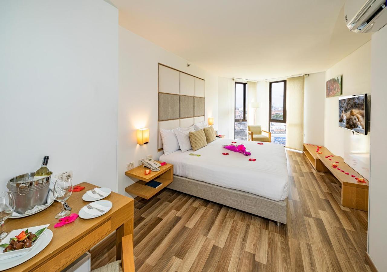 Hotel Cosmos Кали Екстериор снимка