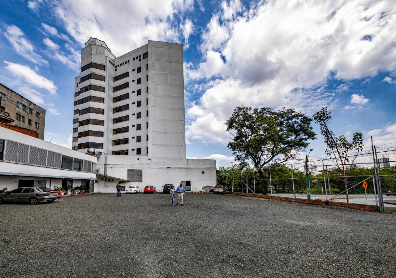 Hotel Cosmos Кали Екстериор снимка